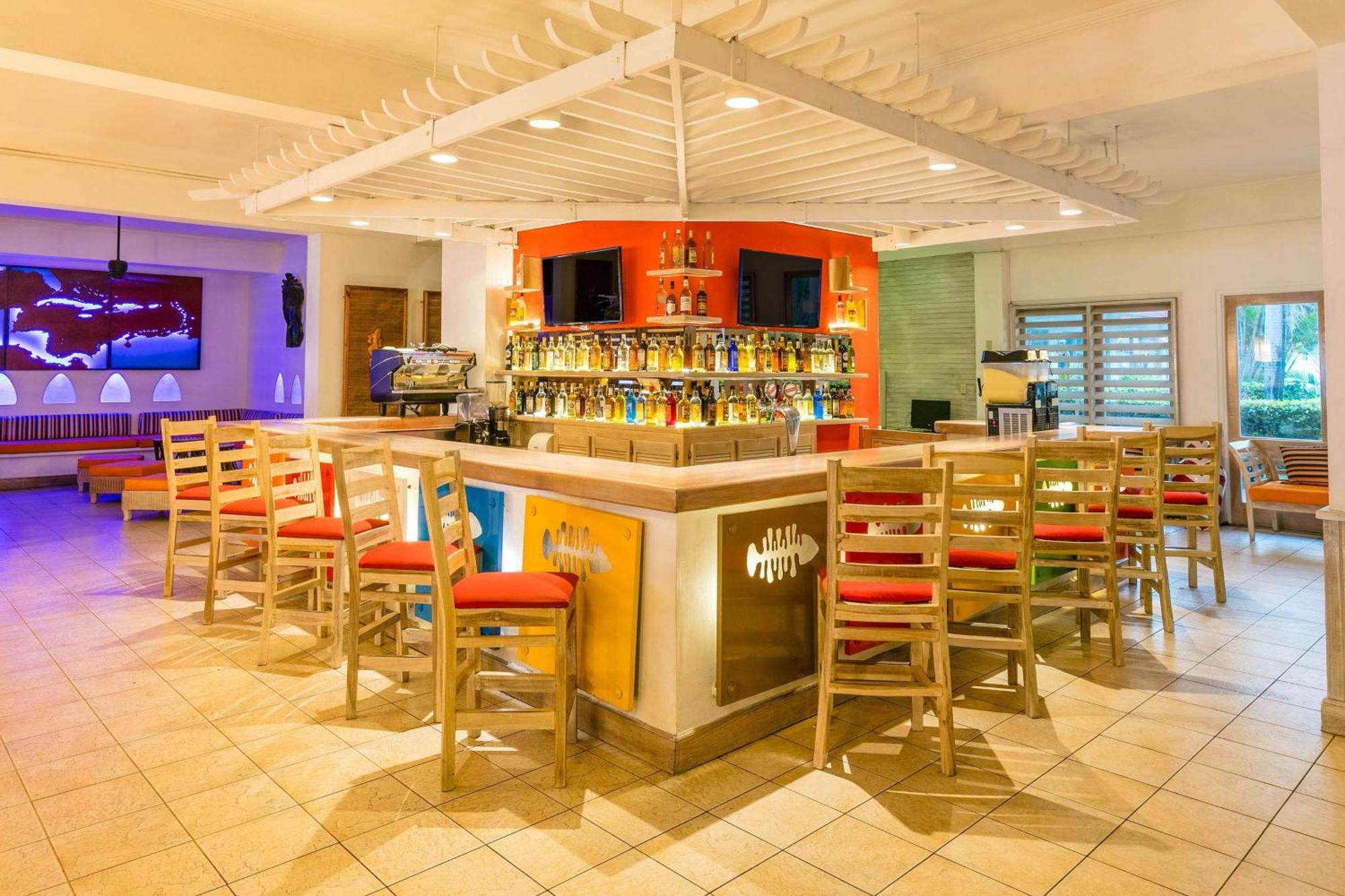 Grand Decameron Montego Beach, A Trademark All-Inclusive Resort Teluk Montego Bagian luar foto