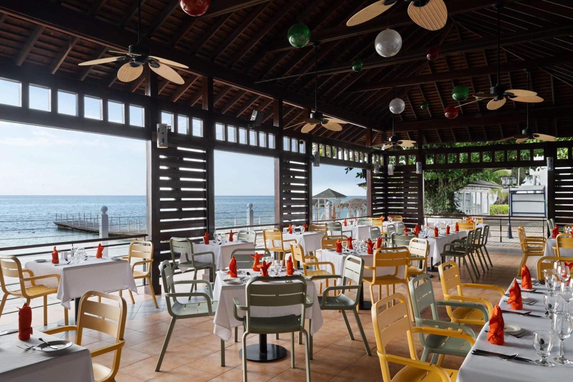 Grand Decameron Montego Beach, A Trademark All-Inclusive Resort Teluk Montego Bagian luar foto