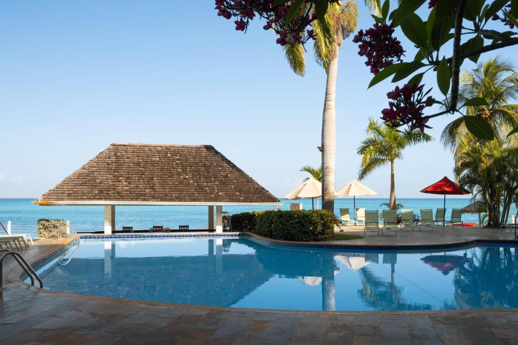 Grand Decameron Montego Beach, A Trademark All-Inclusive Resort Teluk Montego Bagian luar foto