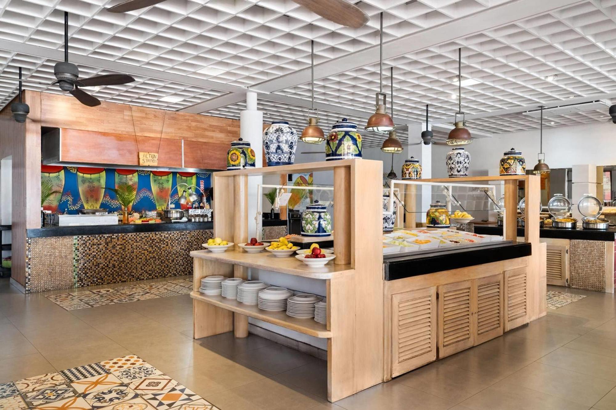 Grand Decameron Montego Beach, A Trademark All-Inclusive Resort Teluk Montego Bagian luar foto