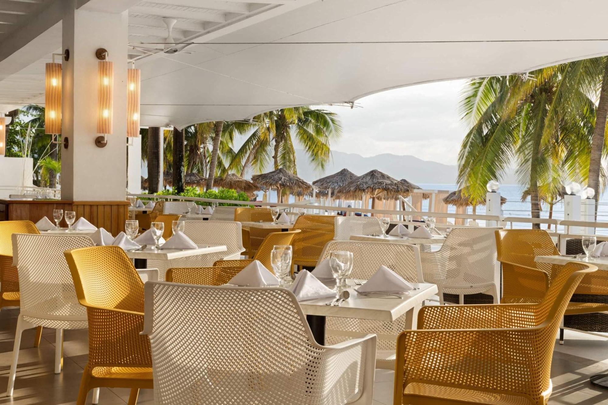 Grand Decameron Montego Beach, A Trademark All-Inclusive Resort Teluk Montego Bagian luar foto