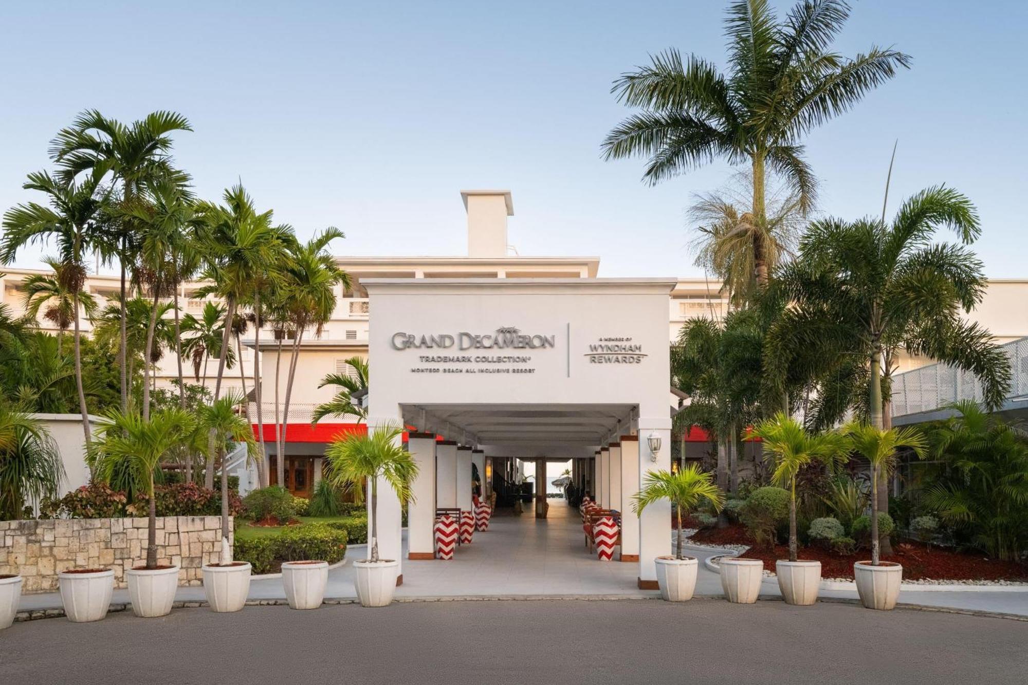 Grand Decameron Montego Beach, A Trademark All-Inclusive Resort Teluk Montego Bagian luar foto
