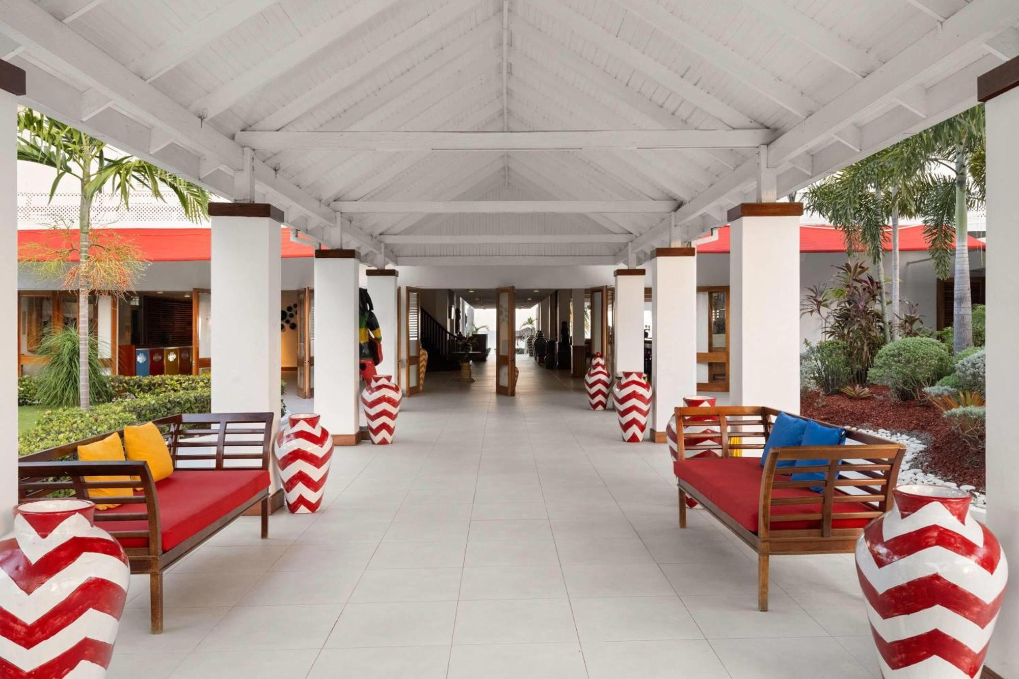 Grand Decameron Montego Beach, A Trademark All-Inclusive Resort Teluk Montego Bagian luar foto