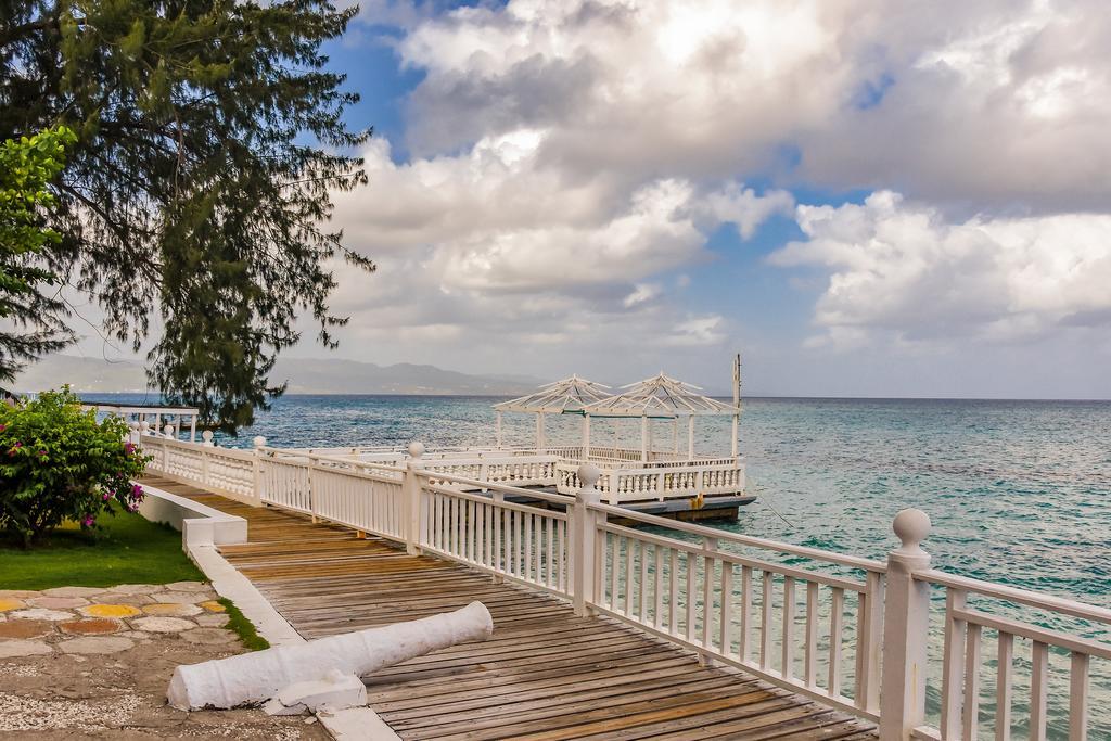 Grand Decameron Montego Beach, A Trademark All-Inclusive Resort Teluk Montego Bagian luar foto