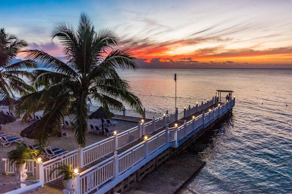 Grand Decameron Montego Beach, A Trademark All-Inclusive Resort Teluk Montego Bagian luar foto
